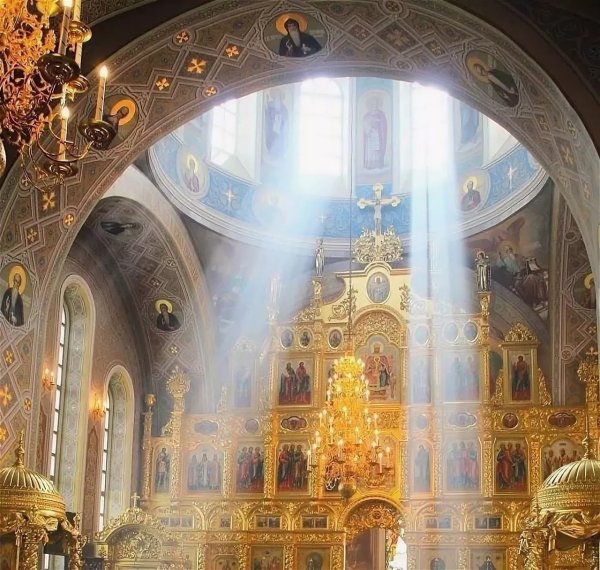 Православный храм внутри