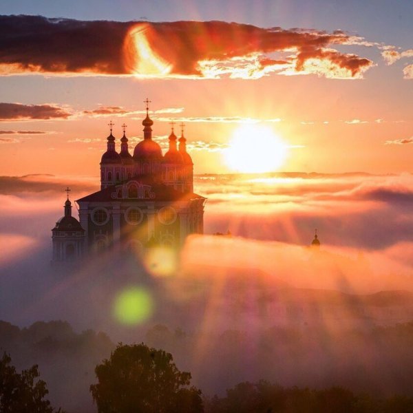 Рассвет над храмом
