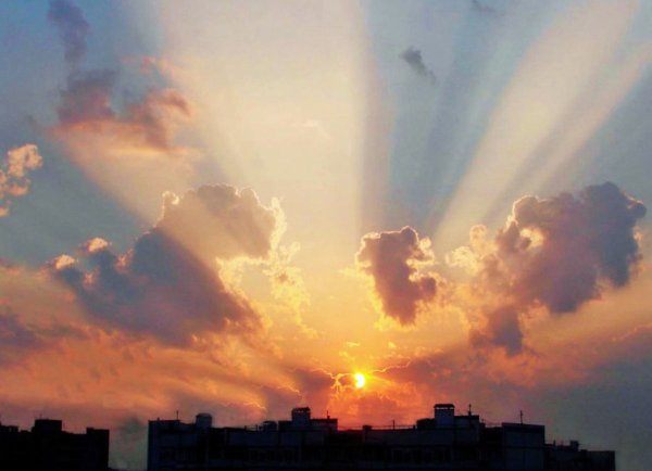 Утро в городе рассвет