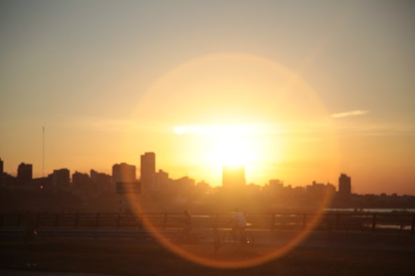 Ранний рассвет в городе