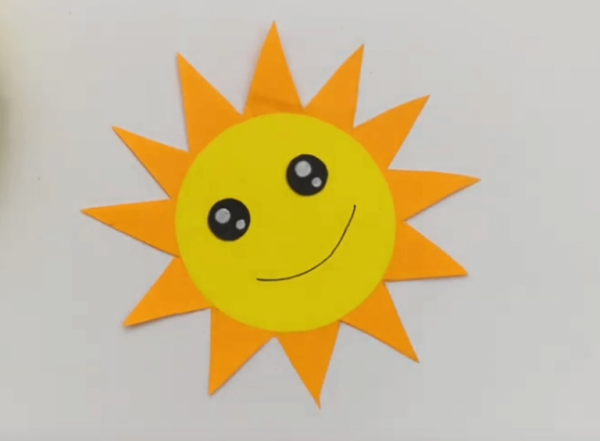 Солнышко улыбается