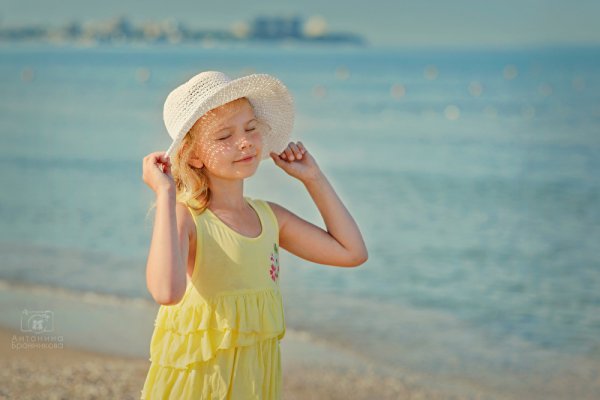 Ребенок в солнечных очках