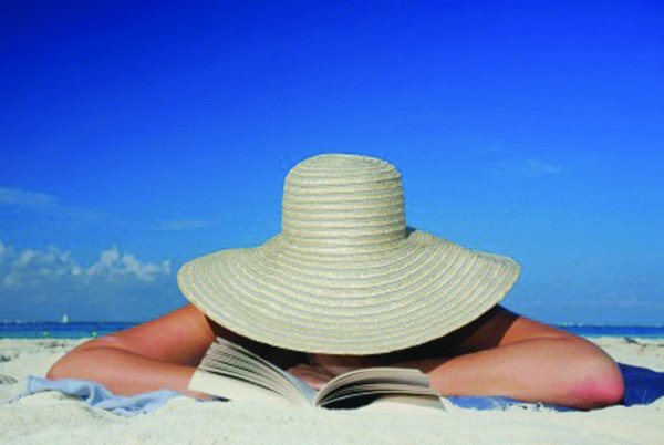 Маленькие дети на море