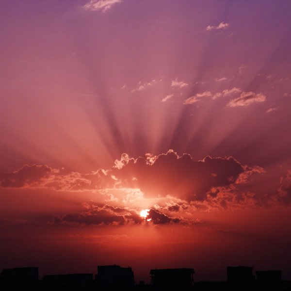 Красивый рассвет лучи