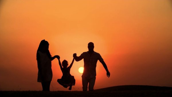 Семья на рассвете