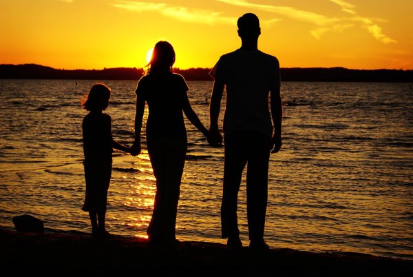 Семья на Восходе солнца