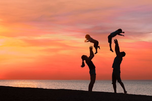 Семья на рассвете