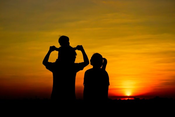 Семья на Восходе солнца