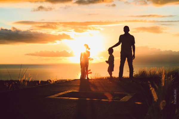 Семья на море