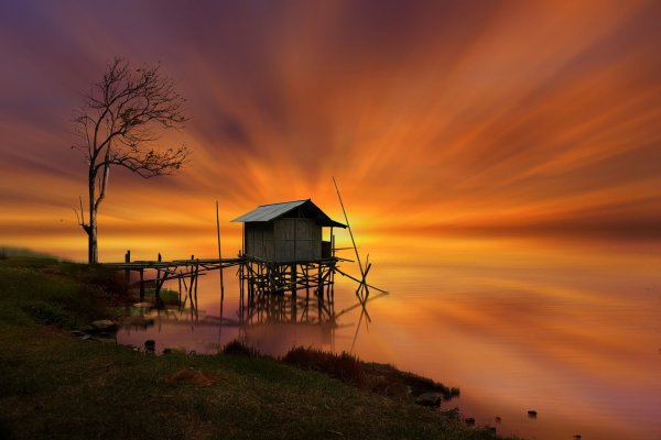 Домик на закате