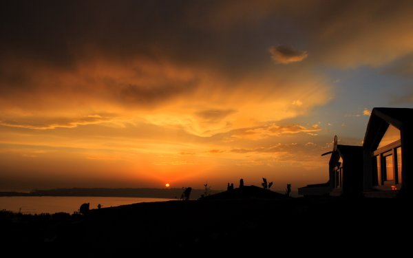 Домик на рассвете