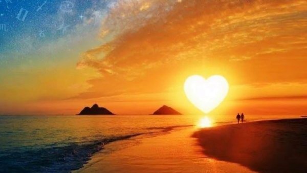 Сердце руками на закате