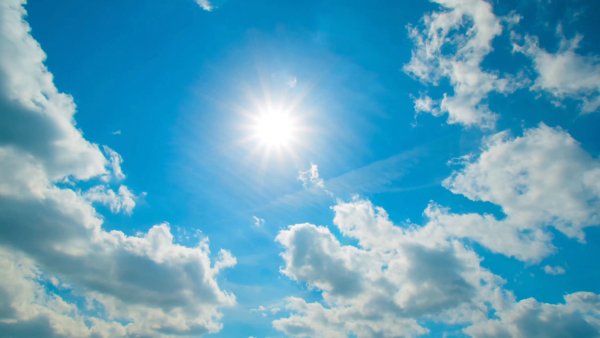 Небо с облачками и солнышком