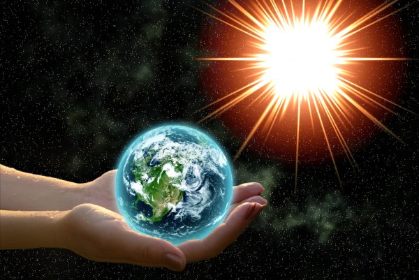 Фото космос земля на ладони