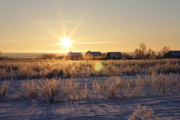 Рассвет в деревне зимой