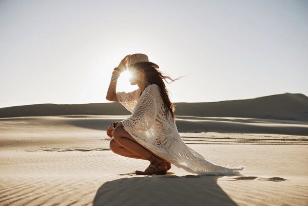 Пустыня ветер девушка