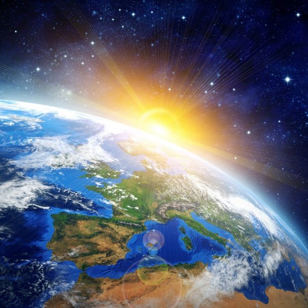 Земля и солнце в космосе