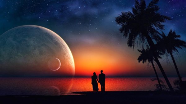 Солнце обнимает луну