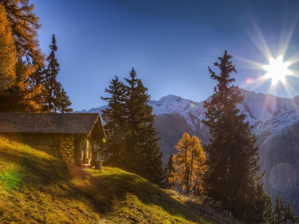 Домик и солнце