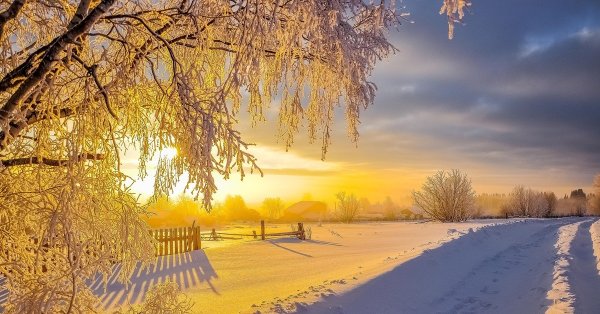 Зимний пейзаж с солнцем