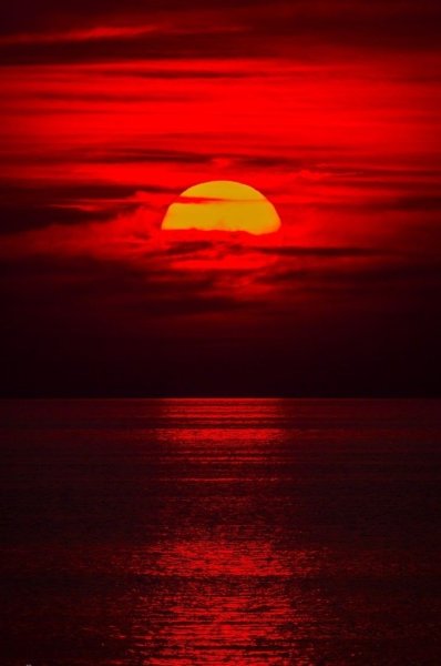 Красное солнце
