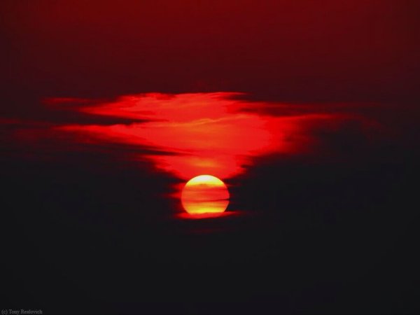 Красное солнце