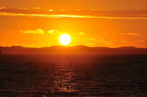 Яркое солнце природа