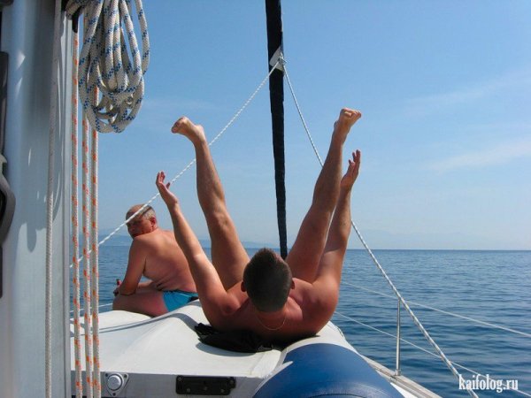 Загорать на пляже прикольные