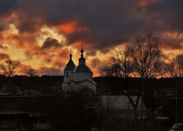 Церковь вечером