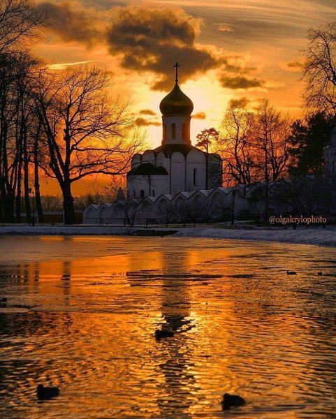 Церковь. Рассвет .Великий Новгород