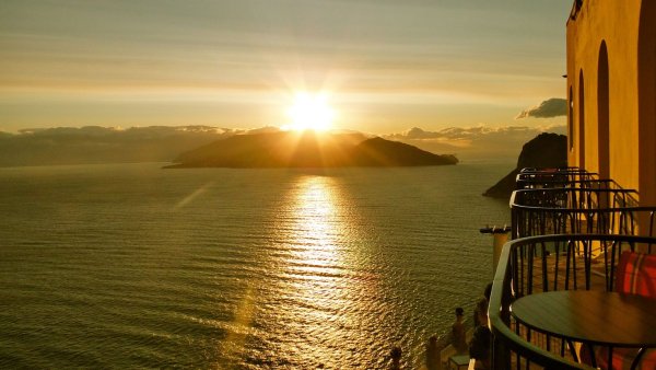 Колоски на фоне солнца