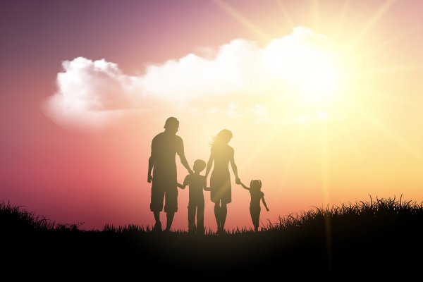 Силуэт счастливой семьи
