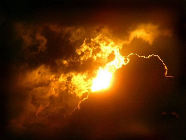 Гроза с молнией и солнцем