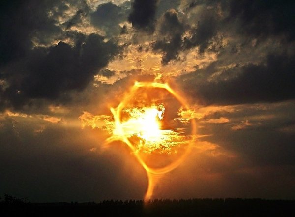 Молния и солнце