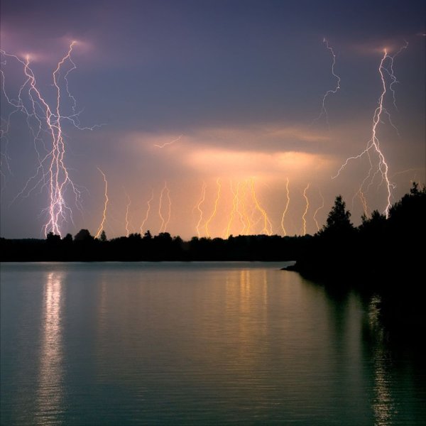 Гроза на реке