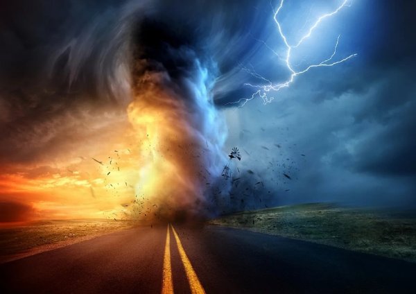 Смерч и молнии