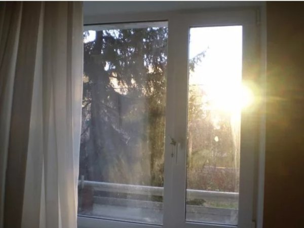 Солнце светит в окно