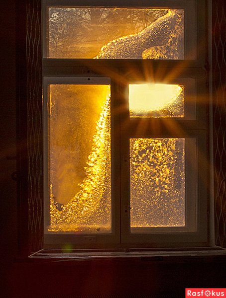 Зимнее солнце в окне