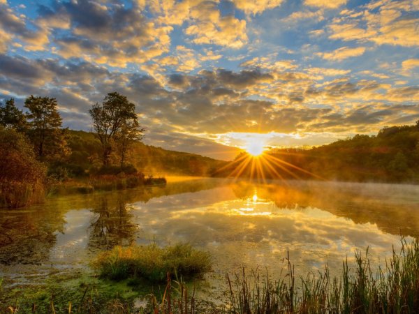 С добрым утром с рассветом и надписью