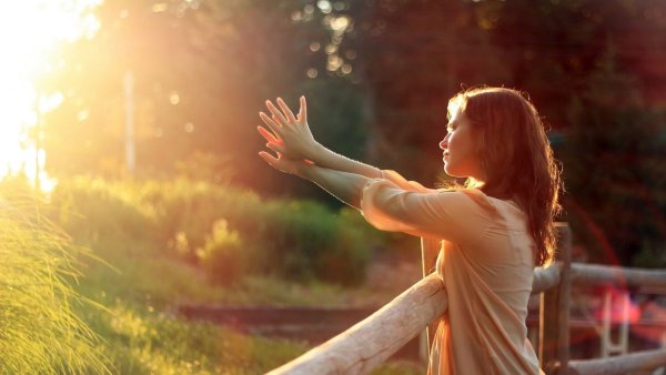 Девушка солнце счастье