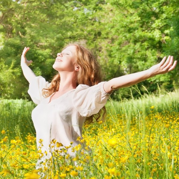 Девушка в солнечных лучах