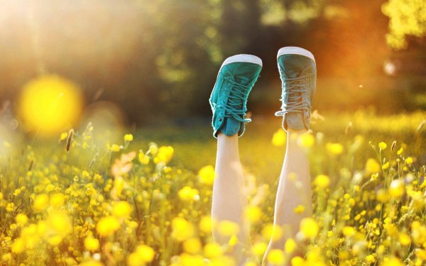 Девочка с одуванчиком