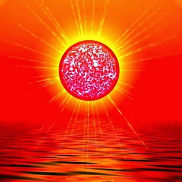 Огромное красное солнце