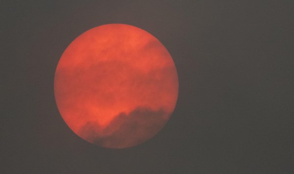 Красное солнце