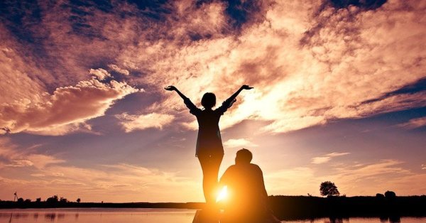 Море сияющее солнце