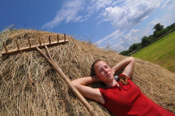 Стога на закате