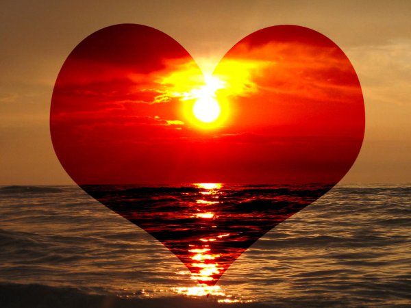 Красивый закат с сердцем