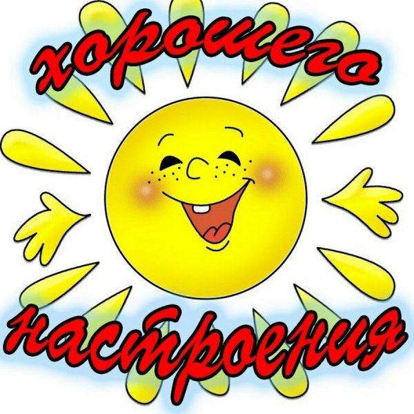 Девушка в венке из одуванчиков