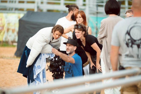 По ту сторону солнца сериал