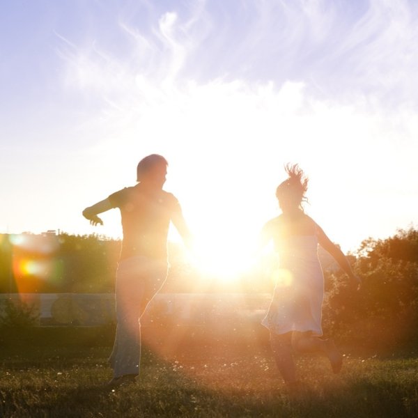 Двое со спины